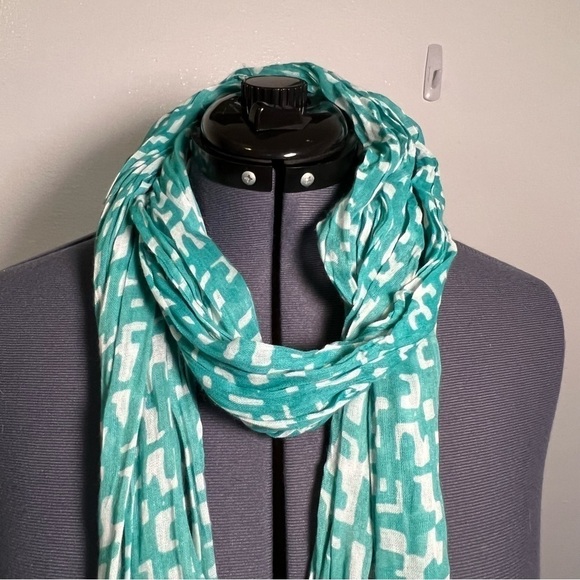 Neck Scarf Green White Geometric - Picture 2 of 5